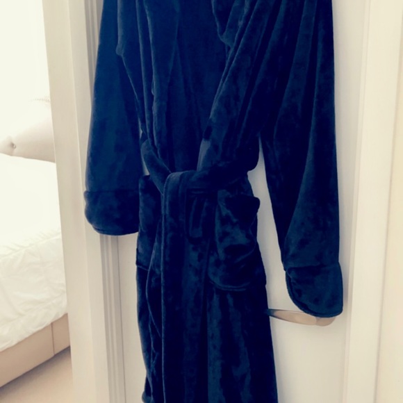TAHARI women’s robe. - Picture 7 of 7